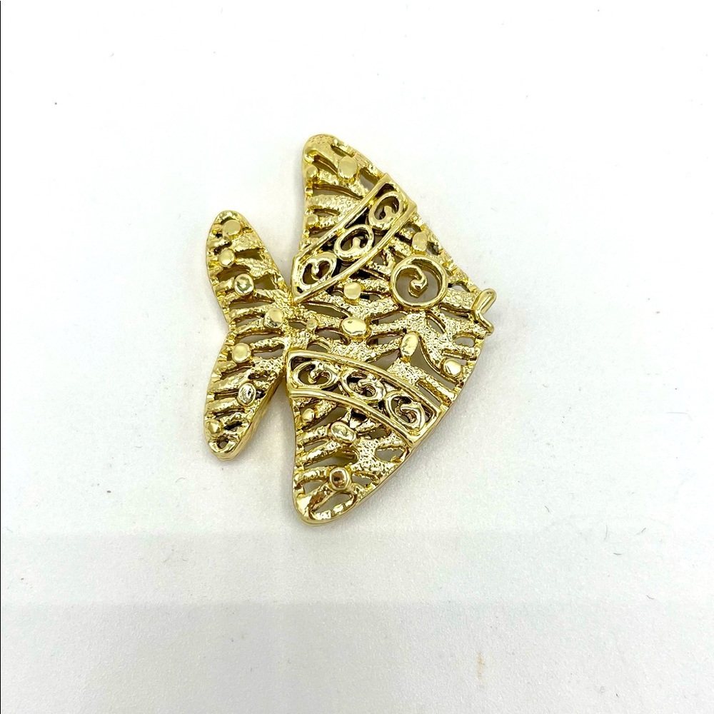 JJ Tropical Fish Gold Tone Openwork Brooch Lapel Pin Excellent Condition!